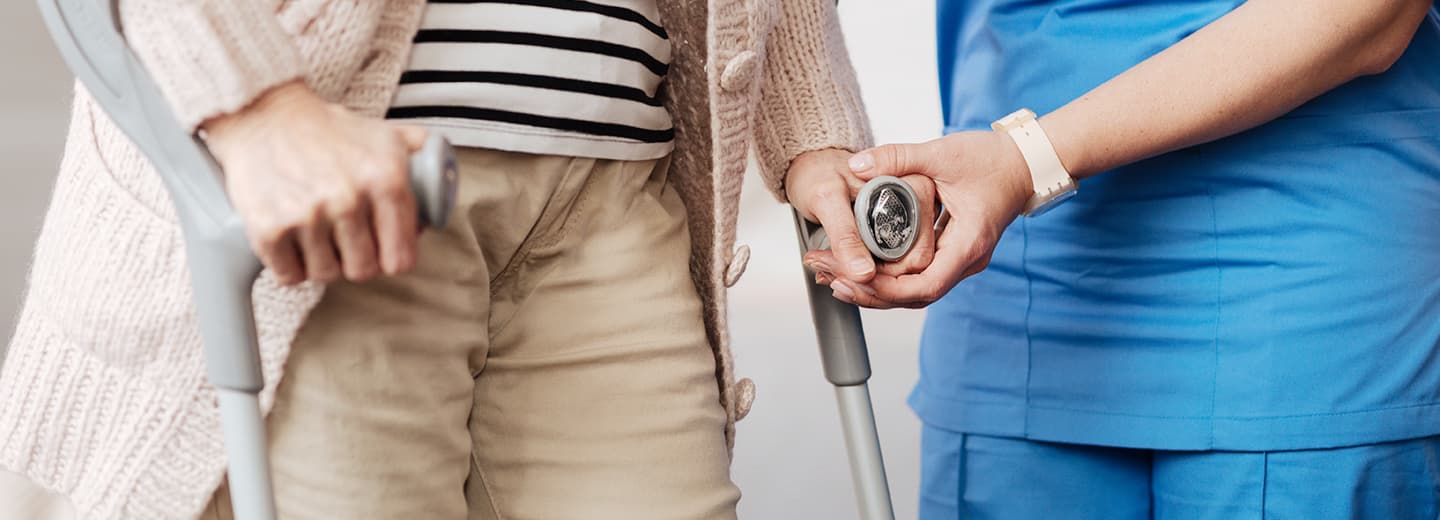 スタッフと高齢者